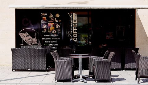 French Coffee shop à Pessac Village